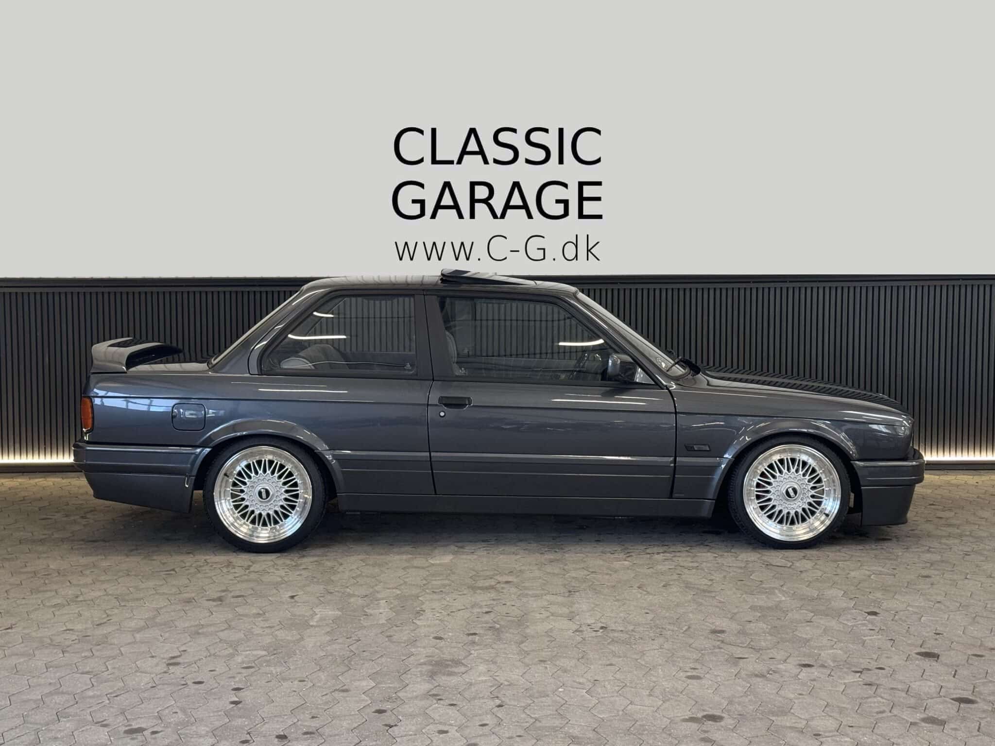 BMW E30 Coup&eacute;